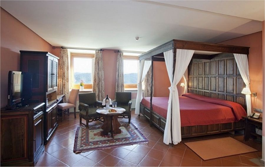 De 4* Cardona